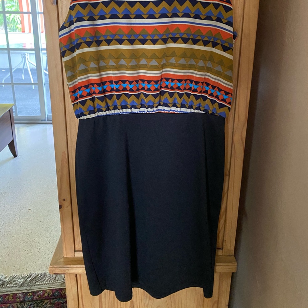 Black and pattern color dress.